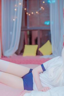 美女开裆连体内裤